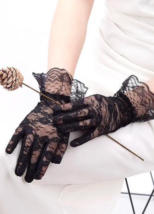 Женские кружевные ажурные перчатки с манжетом. черный цвет.