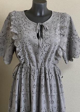 Шикарное,заметное,статусное,дышащае платье из прошвы,италия5 фото