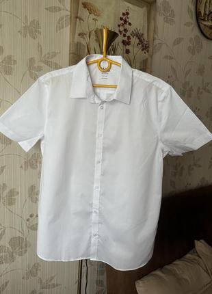Белая рубашка с коротким рукавом на подростка 16-17 лет
