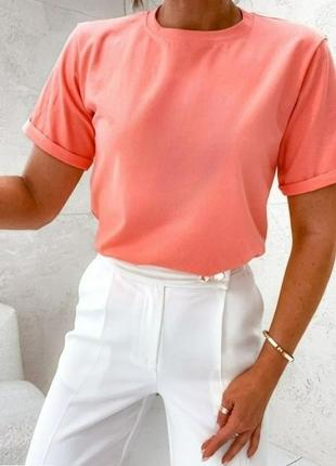 Футболка в різних кольорах