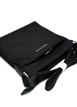 Черная мужская текстильная маленькая сумка через плечо на длинном ремешке5 фото