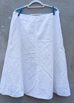 Біла лляна юбка