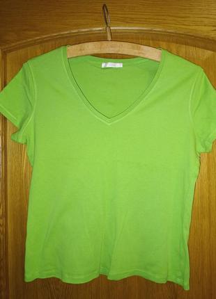 Зелена футболка