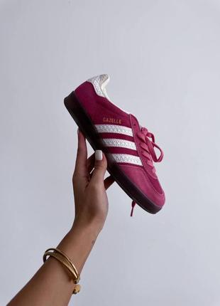 Женские кроссовки adidas gazelle indoor “pink cloud white”.