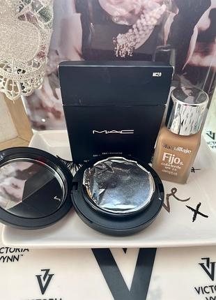 Лот mac и тональная основа