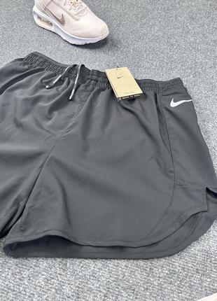 Жіночі бігові шорти nike tempo luxe 2in14 фото