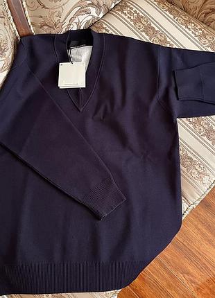 Чоловічий трикотажний светр із v-подібним коміром