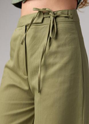 Женские классические брюки в елочку