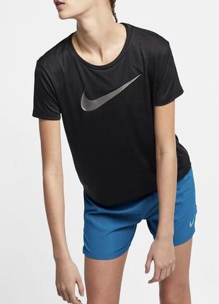 Футболка невероятно стильная nike