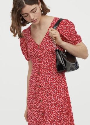 Маленька  червона сукня в квіти на ґудзиках h&m