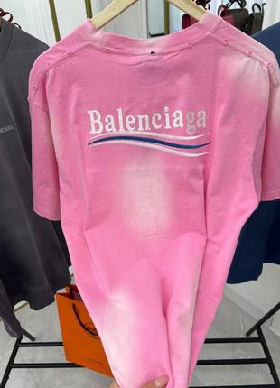 Рожева футболка balenciaga