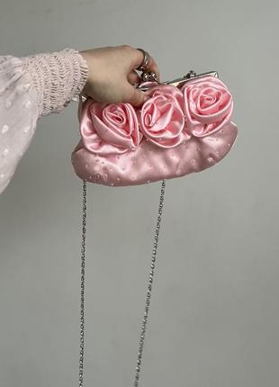 Рожева атласна сумочка клатч з квіточками