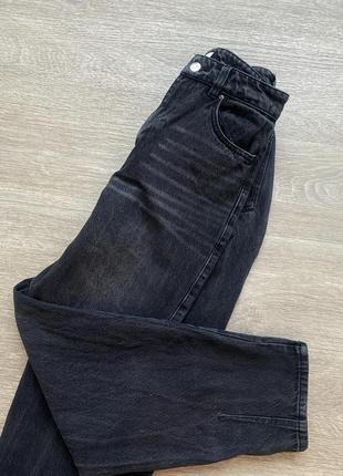 Стильные графитовые джинсы-момы, слоучи h&amp;m с высокой талией 36/s7 фото