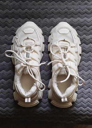 Массивные белые кроссы (off-white)