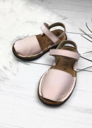 Нежно розовые босоножки