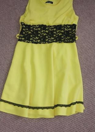 Желтое платье с черным кружевом/ без рукавов5 фото