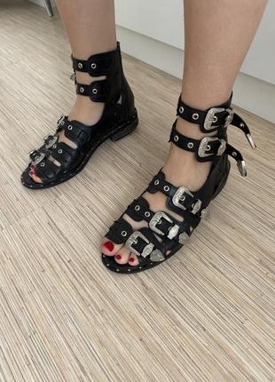 Черные массивные босоножки сандалии с пряжками металлом бохо в стиле зара