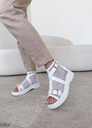 Стильні жіночі літні черевики з натуральної шкіри та сіточки, високі закриті білі босоніжки