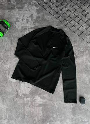 Бомбический рашгард от nike