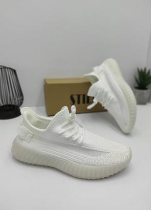 Кросівки yeezy