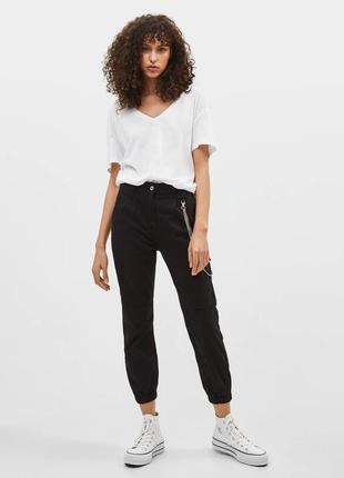 Черные штаны карго  jogger utility bershka