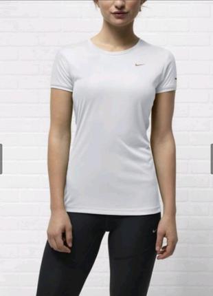 Женская белая футболка nike l miller ss crew top dri fit белая спортивная футболка л