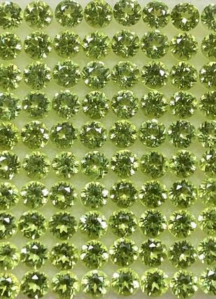 Хризолит зеленый ( перидот ) натуральный камень 3 мм круг