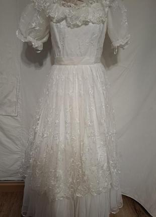 Вінтажна весільна сукня