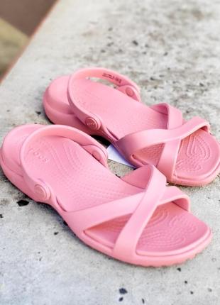 Легкие crocs meleen crossband sandal