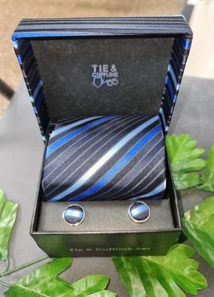 Класический галстук и запонки