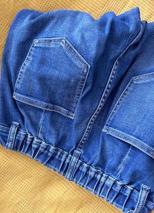 Легкие укороченные джинсы италия синие на резинке сзади3 фото