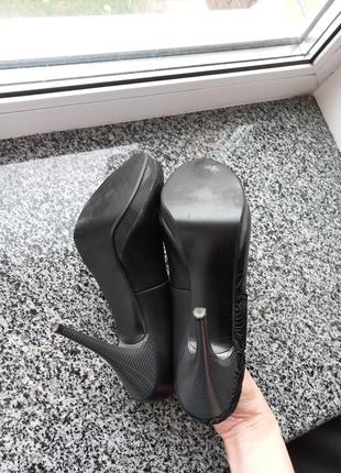Туфлі чорні 40 розмір