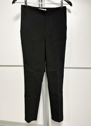 Современные приталенные брюки mango черные женские базовые классические6 фото