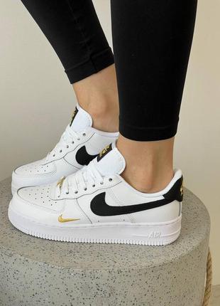 Жіночі кросівки nike air force 1 low mini swoosh white black gold найк форс білого з чорним та золотим кольорів