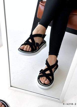 Удобные босоножки на утолщенной подошве с ремешками4 фото