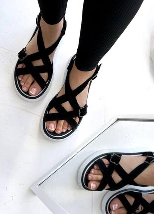 Удобные босоножки на утолщенной подошве с ремешками5 фото