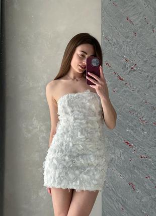 Белые платье с бисером