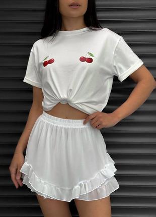 Стильная качественная футболка женская с вишнями турецкий кулир молочный цвет