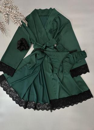 Зелёный шелковый короткий халат с трусами бразилиано и бикини