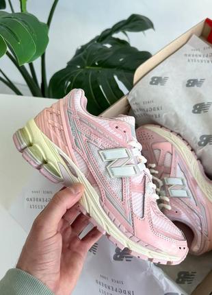 Женские кроссовки new balance 1906r pink