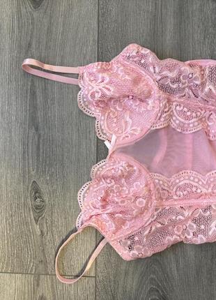 Рожевий топ з мереживом