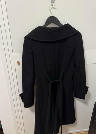 Чорне пальто трапеція стильне жіноче з великими гудзиками3 фото