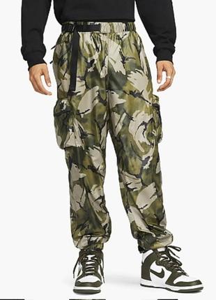 Штани nike sportswear tech pack lined woven camo pants dv4470 351