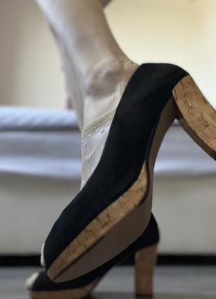 Туфлі- босоніжки з відкритим носиком пальчиком мисом clarks замшеві з корковим каблуком 41-42 розмір