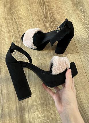 Босоніжки туфлі на високому товстому підборі2 фото