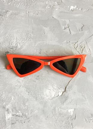 Винтажные солнцезащитные очки бабочки с красной оправой (есть недостаток)
