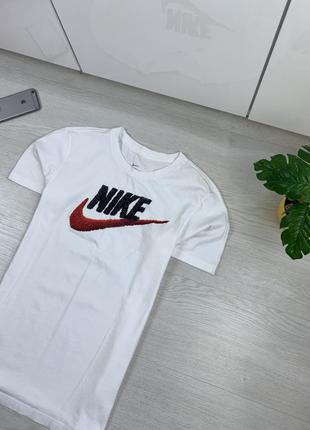 Оригинальная качественная футболка nike sportswear big logo найк