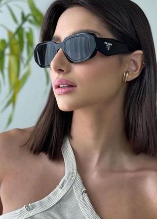 Трендовый солнцезащитные очки в стиле prada