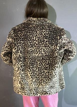 Леопардова шубка декоративна тренд сезону шуба леопард куртка