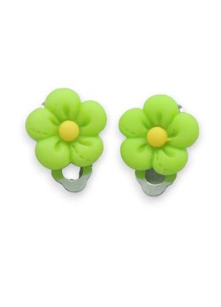 Кліпси сережки дитячі для вух без пробивання вуха liresmina jewelry сережки у вигляді квітки мульти ромашка зелена